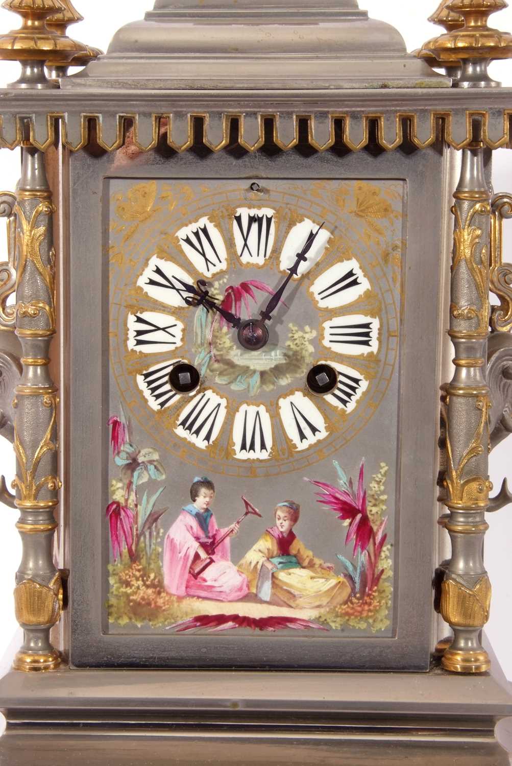 Good quality late 19th/early 20th century mantel clock, set in architectural metal and gilt - Image 4 of 11