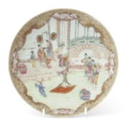 Chinese porcelain dish, Qianlong period, decorated with Chinese figures within a gilt decorated