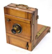 A RARE 1800's WOODEN FIELD PLATE CAMERA WITH BRASS DETAILING AND LENS BY W.I.CHADWICK OF MANCHESTER