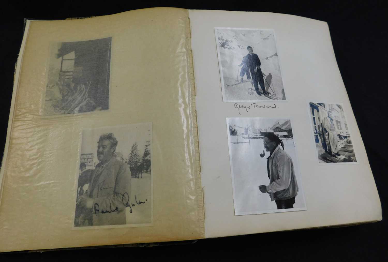 Two photo albums with 400 assorted photos, 1930s, re: Guinevere Jeanne Sinclair (1885-1978), various - Image 3 of 6