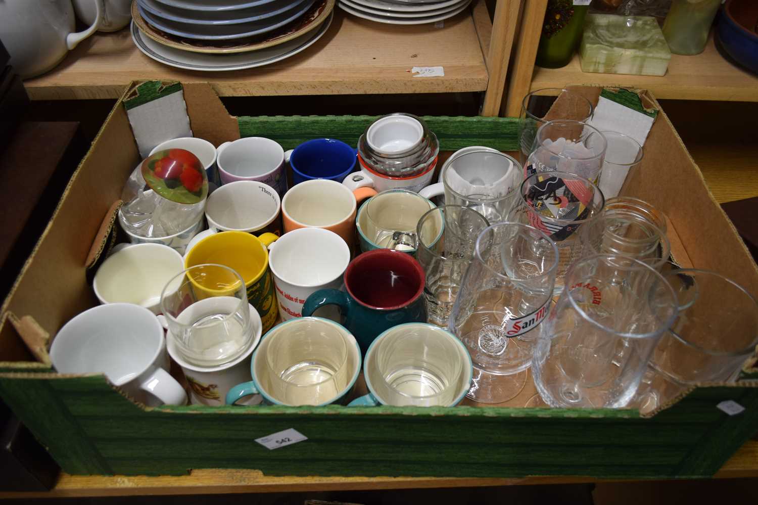 BOX OF MODERN MUGS, GLASSES ETC