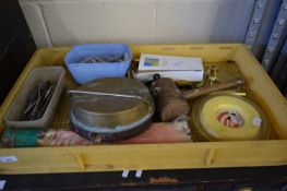 BOX CONTAINING MIXED GARAGE CLEARANCE ITEMS