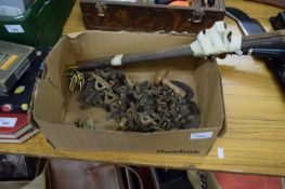 BOX OF VARIOUS BRASS HINGES, ROD CLIPS ETC