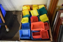 BOX OF PLASTIC WORKSHOP TIDY TRAYS