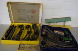 MIXED LOT COMPRISING HORNBY MECCANO BOXED 0 GAUGE RAILWAY, TOGETHER WITH A FURTHER BOX OF TRACK