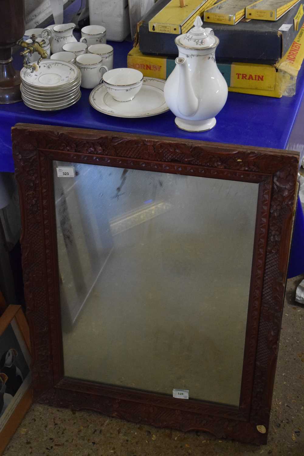 MIXED LOT COMPRISING 19TH CENTURY WALL MIRROR IN FLORAL CARVED FRAME TOGETHER WITH A FURTHER