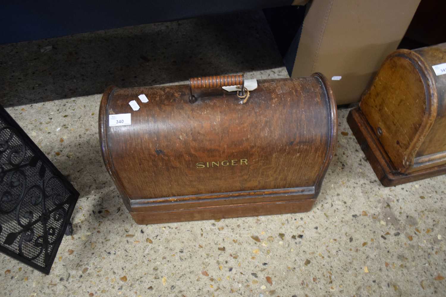 VINTAGE CASED SINGER SEWING MACHINE