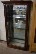 LATE 19TH/EARLY 20TH CENTURY GLAZED SHOP DISPLAY CABINET WITH MIRRORED BACK AND MAHOGANY FRAME, 86CM
