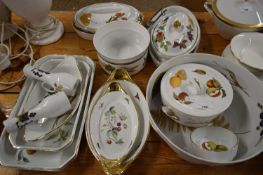 QUANTITY OF ROYAL WORCESTER EVESHAM AND OTHER PATTERN TABLE WARES