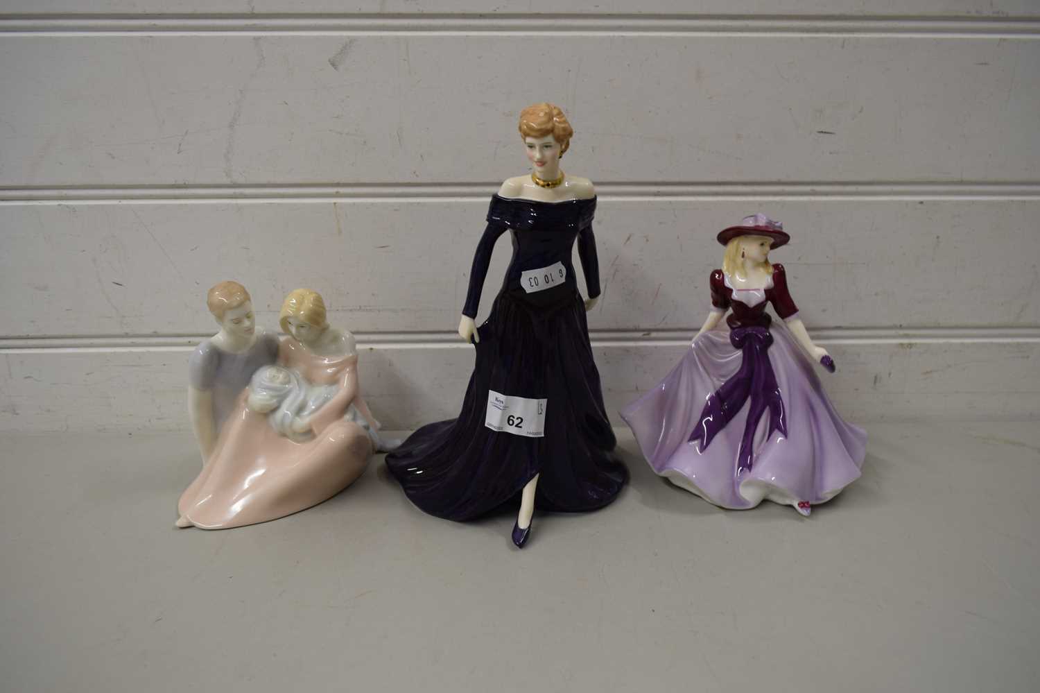 MIXED LOT COMPRISING ROYAL DOULTON DIANA PRINCESS OF WALES MODEL PLUS TWO FURTHER ROYAL WORCESTER