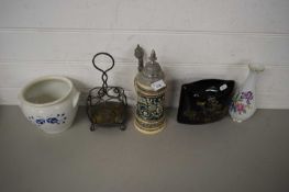 MIXED LOT COMPRISING A ROSENTHAL VASE, A HACKEFORS VASE, BEER STEIN, CRUET STAND AND A FURTHER SMALL