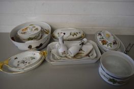 QUANTITY OF ROYAL WORCESTER EVESHAM AND OTHER PATTERN TABLE WARES