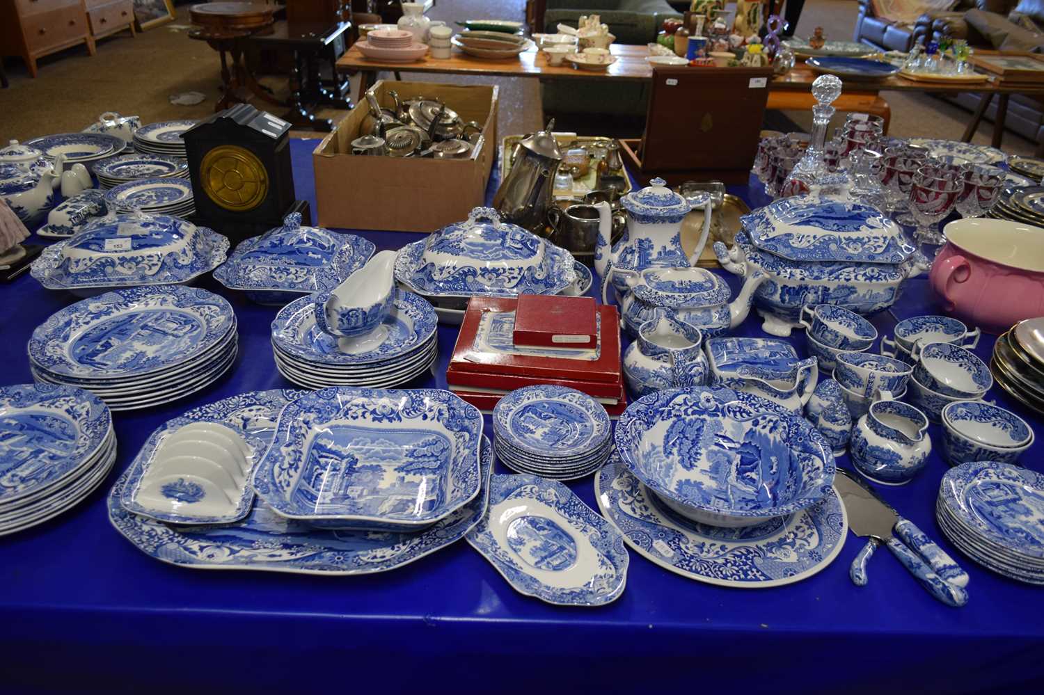 LARGE AND EXTENSIVE COLLECTION OF COPELAND SPODE BLUE ITALIAN TABLE WARES TO INCLUDE COVERED