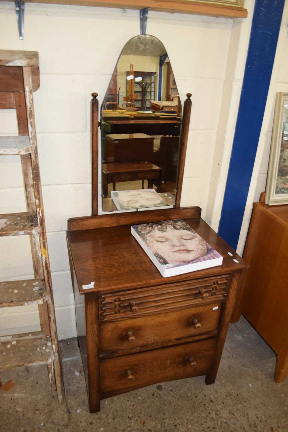 SMALL 20TH CENTURY OAK THREE DRAWER DRESSING CHEST WITH ARCHED MIRRORED BACK