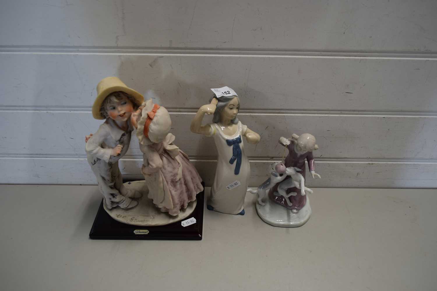 TWO LLADRO STYLE FIGURINES TOGETHER WITH A FURTHER COMPOSITION FIGURE OF TWO CHILDREN KISSING