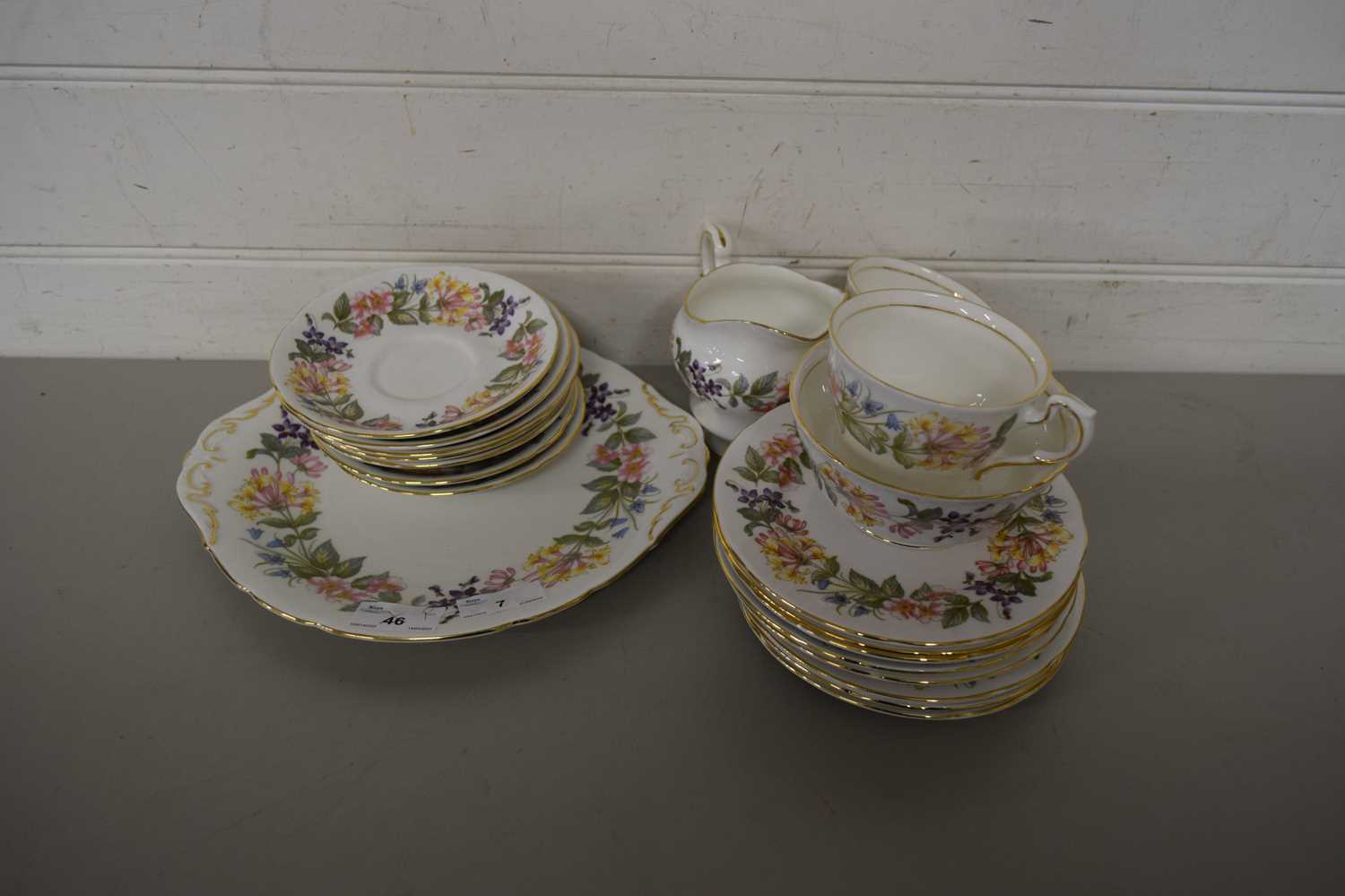 QUANTITY OF PARAGON COUNTRY LANE TEA WARES