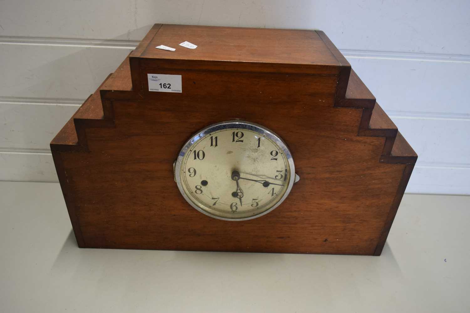 EARLY 20TH CENTURY MANTEL CLOCK IN HARDWOOD STEPPED CASE