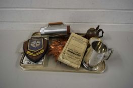 TRAY OF MIXED ITEMS TO INCLUDE A COPPER SUN, SMALL OIL CAN, TANKARD, AND OTHER ITEMS
