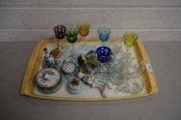 MIXED LOT : VARIOUS 20TH CENTURY SMALL DRINKING GLASSES, CONTEMPORARY PORCELAIN PILL BOXES AND OTHER