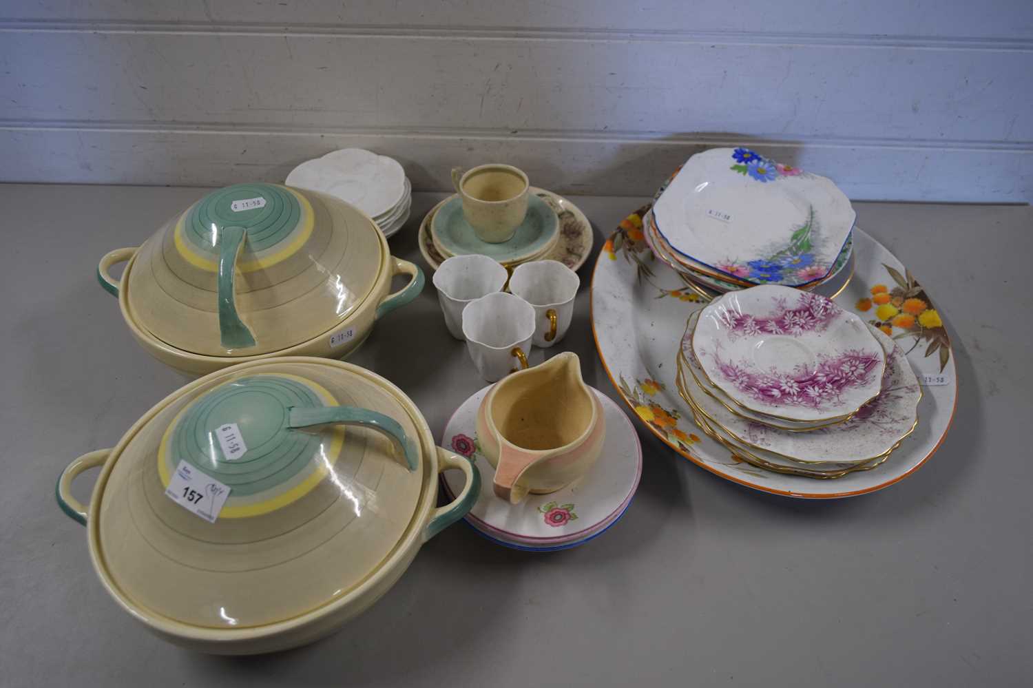 MIXED LOT : SUSIE COOPER COVERED VEGETABLES DISHES, FOLEY WILEMAN COFFEE CUPS AND SAUCERS AND