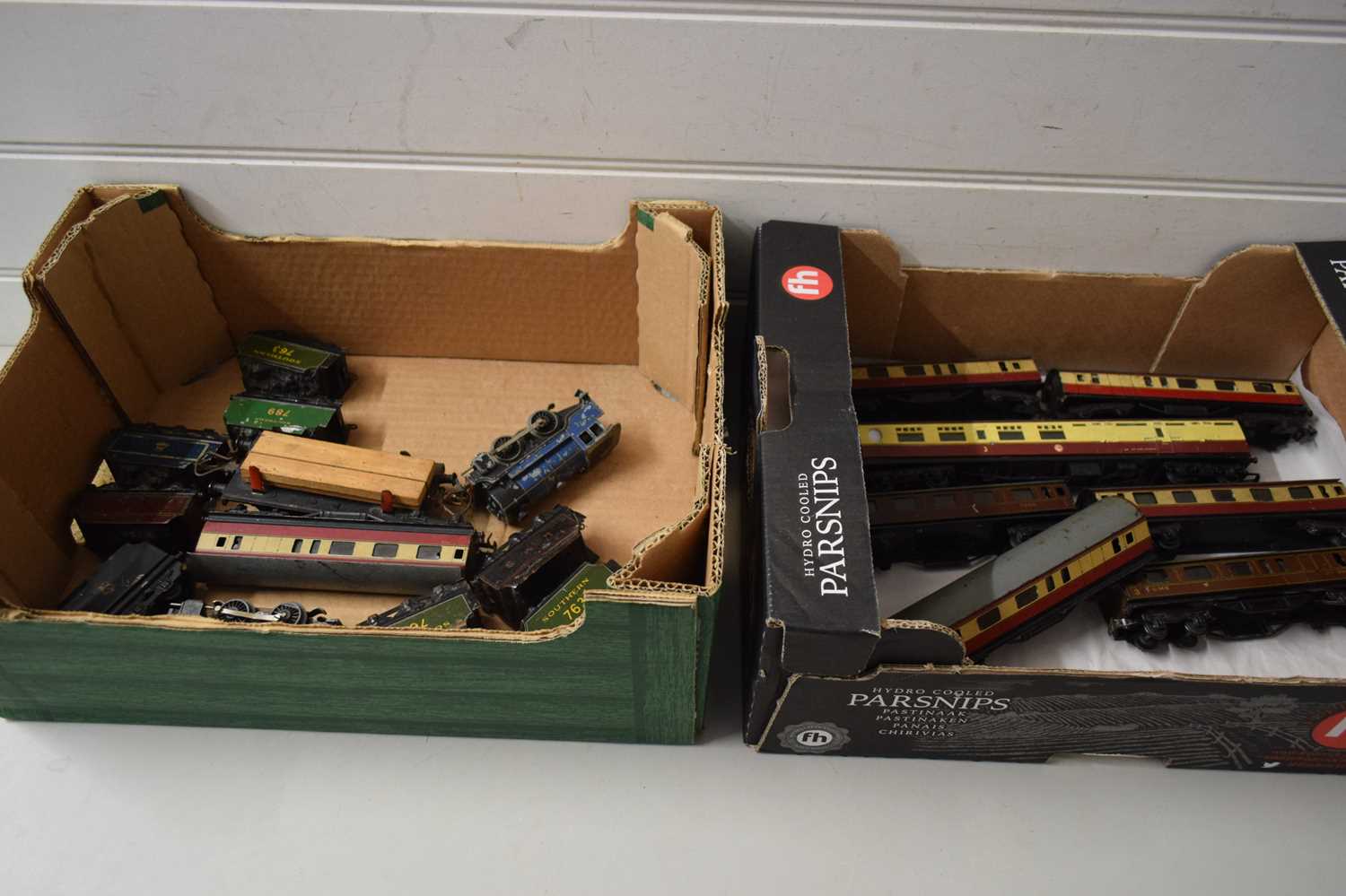 TWO BOXES VARIOUS 00 GAUGE MODEL RAILWAY ROLLING STOCK