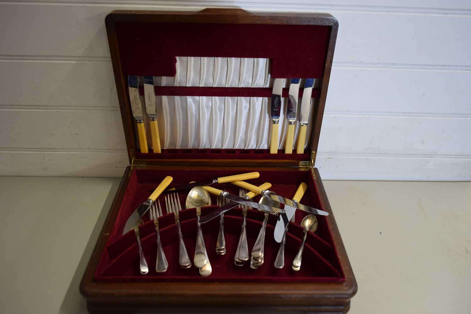 CANTEEN OF SILVER PLATED CUTLERY