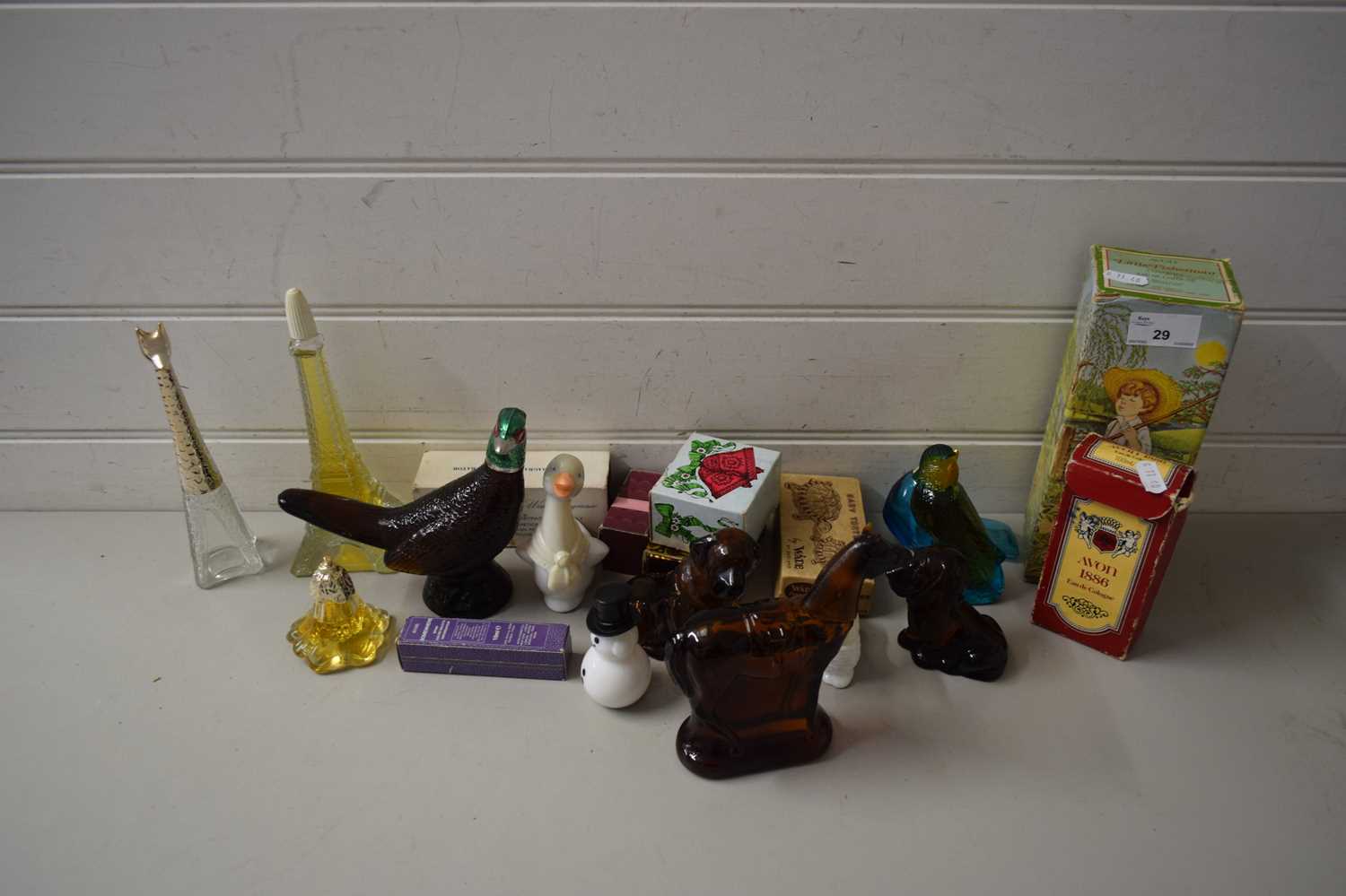 COLLECTION OF VARIOUS VINTAGE AVON PERFUME BOTTLES