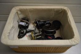 BOX CONTAINING VARIOUS VINTAGE FISHING REELS