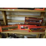 MIXED LOT HORNBY RAILWAYS 0 GAUGE TRANSPORTERS, AIRFIX GNR CARRIAGES AND OTHERS