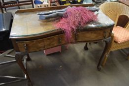 EARLY 20TH CENTURY WALNUT VENEERED CABRIOLE LEGGED DRESSING TABLE WITH SERPENTINE FRONT AND TWO