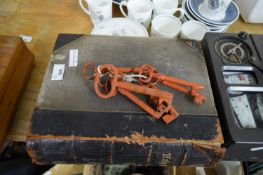 VINTAGE LEATHER BOUND HOLY BIBLE AND A QUANTITY OF ANTIQUE KEYS