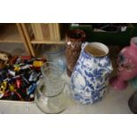 MIXED LOT : VARIOUS VASES TO INCLUDE ROYAL BONN