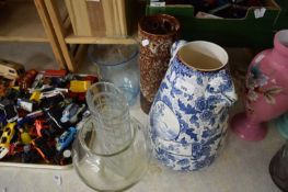 MIXED LOT : VARIOUS VASES TO INCLUDE ROYAL BONN