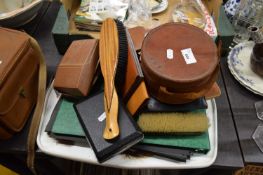 TRAY VARIOUS MIXED ITEMS TO INCLUDE LEATHER COLLAR CASE, DRESSING TABLE BRUSHES AND OTHER ITEMS