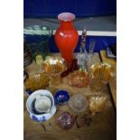 MIXED LOT VARIOUS DECORATED VASES TO INCLUDE CARNIVAL GLASS, CERAMICS ETC