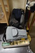 MIXED LOT : ASSORTED CAMERAS TO INCLUDE CANON AE1, CANON T50 PLUS VARIOUS BAGS, SOME ACCESSORIES ETC