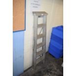 FOLDING ALUMINIUM STEP LADDER