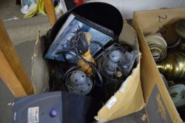 BOX OF MIXED ITEMS TO INCLUDE LIGHT FITTING ETC