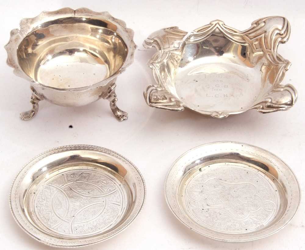 Mixed Lot: Edward VII silver bowl of squat circular form with card cut wavy rim standing on three - Image 3 of 6