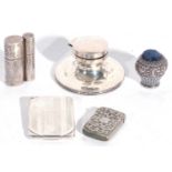 Mixed Lot: George V small silver capstan inkwell (a/f), a small silver vesta case in engine turned