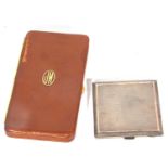 Mixed Lot: George V silver cigarette case of square form, overall engine turned decoration, gilt