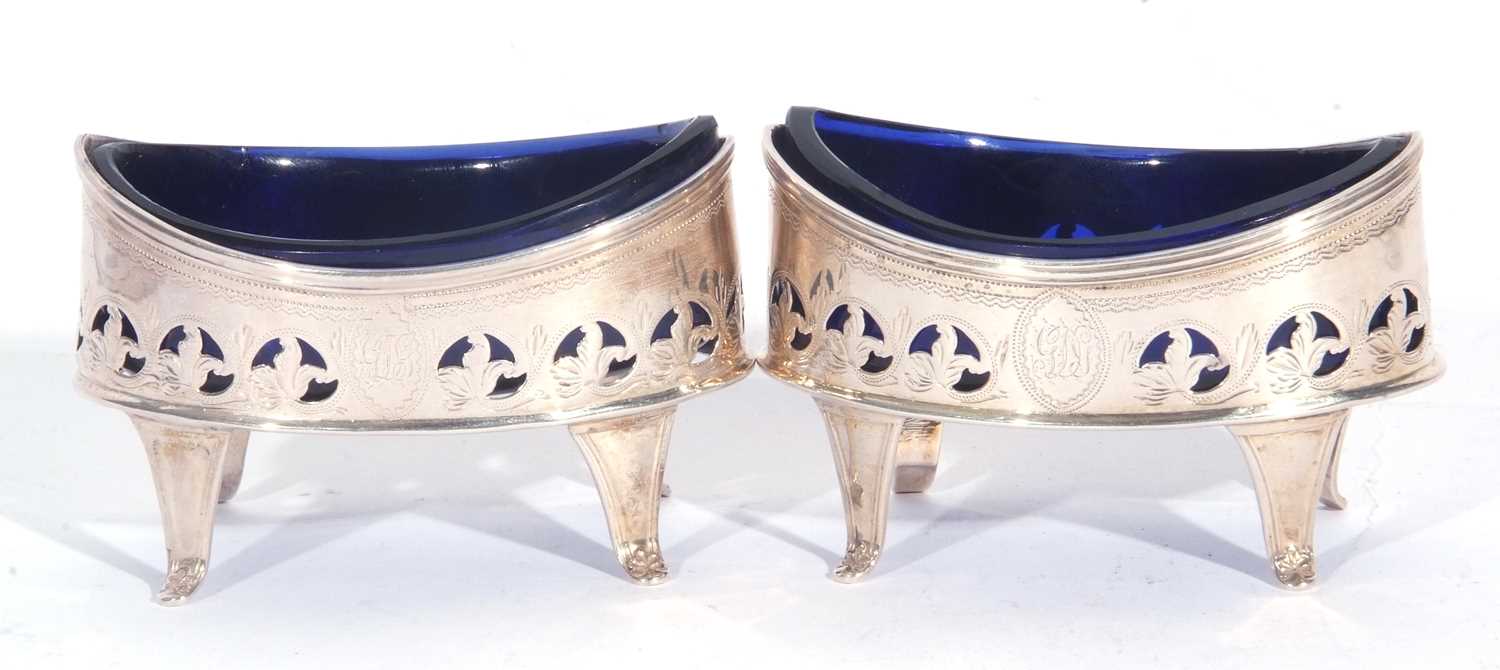 Pair of George III silver salts of oval boat form, the sides partly pierced and engraved, raised - Image 4 of 4