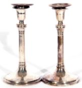 Pair of George V silver candlesticks of plain form, detachable sconces with tapering columns to a