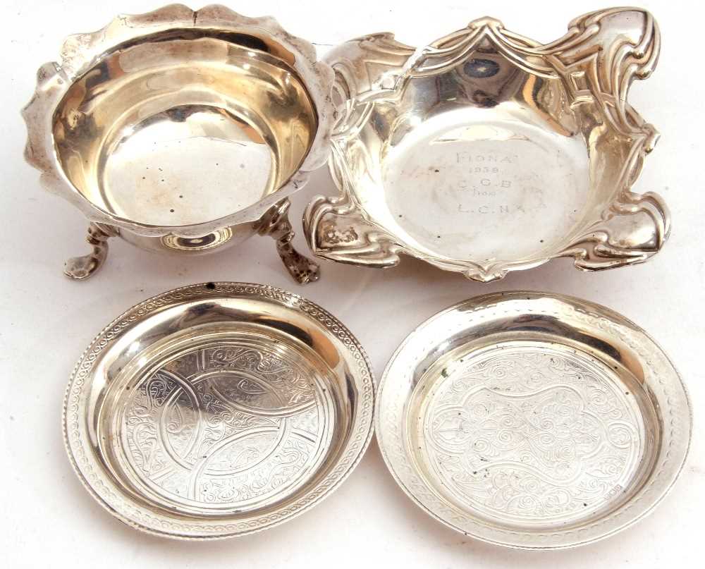 Mixed Lot: Edward VII silver bowl of squat circular form with card cut wavy rim standing on three - Image 4 of 6