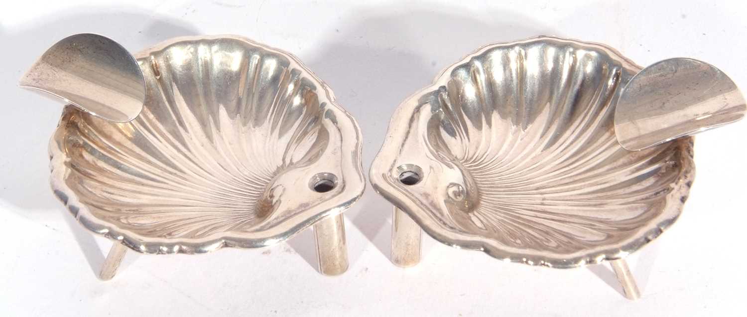 Mixed lot: silver Armada dish, London 1972, maker's mark rubbed, 12cm diam; a hallmarked silver lily - Image 8 of 8