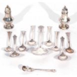 Set of six silver Onslow pattern tea spoons, Birmingham 1918, maker's mark William Devonport, a pair