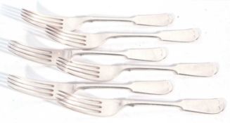 Heavy set of six Edwardian table forks in Fiddle pattern, Sheffield 1901 by Walker & Hall, 426gms (