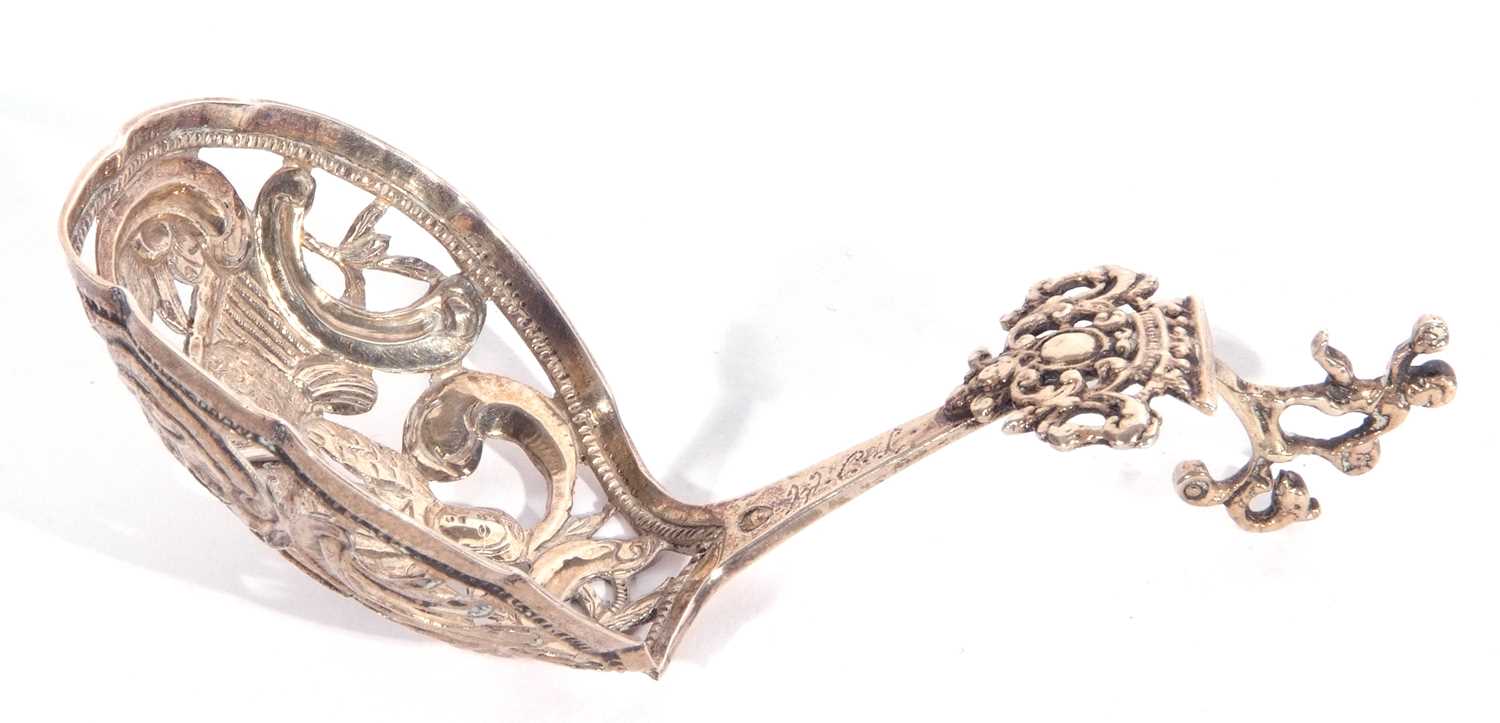 Mixed lot: silver Armada dish, London 1972, maker's mark rubbed, 12cm diam; a hallmarked silver lily - Image 5 of 8