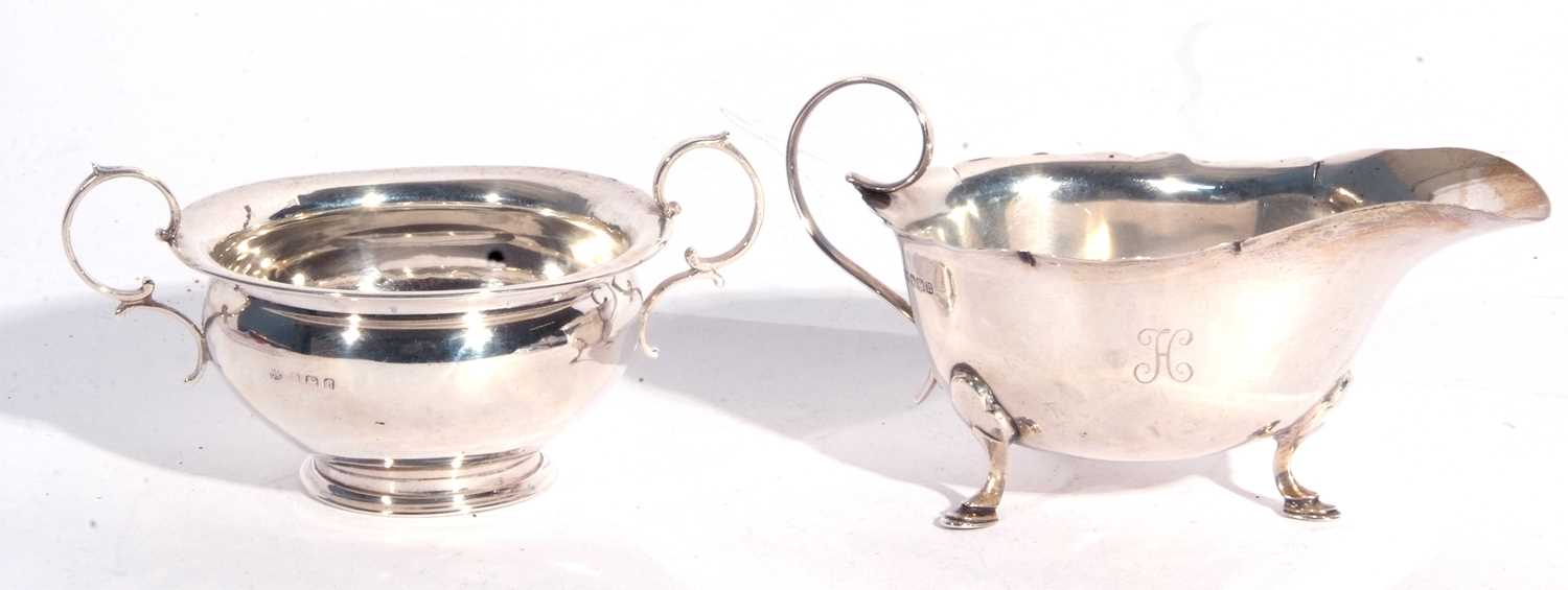 Mixed Lot: George V silver sauce boat with card cut rim, scroll handle, engraved with initial 'H', - Image 2 of 2