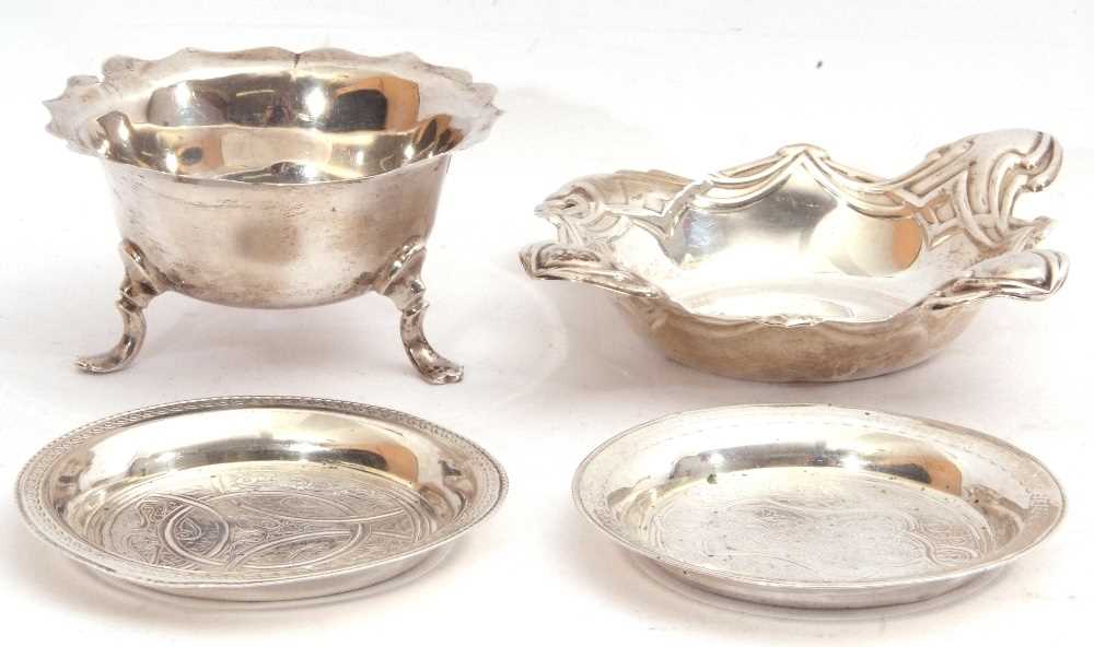 Mixed Lot: Edward VII silver bowl of squat circular form with card cut wavy rim standing on three - Image 6 of 6
